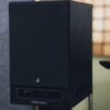 Fyne Audio F5E jalal seisvad kõlarid koos võredega