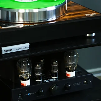 turntable-tube-amp-acoustic-signature-cary-audio | MGY OU | MGY OU Acoustic Signature Double X vinilinių plokštelių grotuvas ir Cary Audio CAD-300 SEI lempinis integruotas stiprintuvas