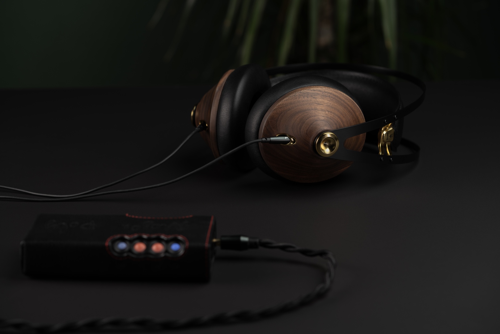 Meze 99 Classic Gen2 Headphones with Chord Electronics Mojo2/Poly streaming audio player