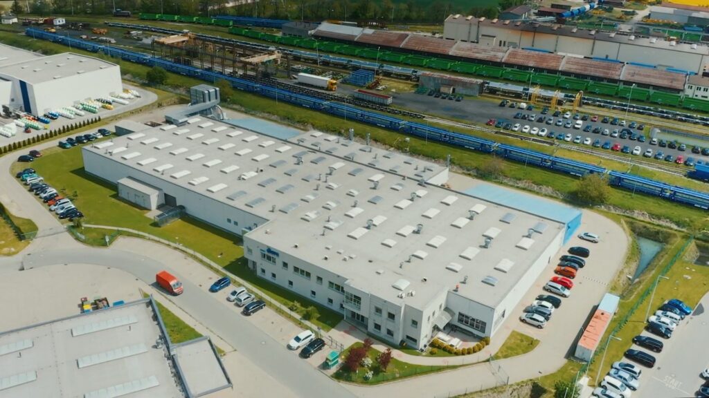Õhuvaade Poolas asuvast Diora-Świdnica OEM kõlaritehasest