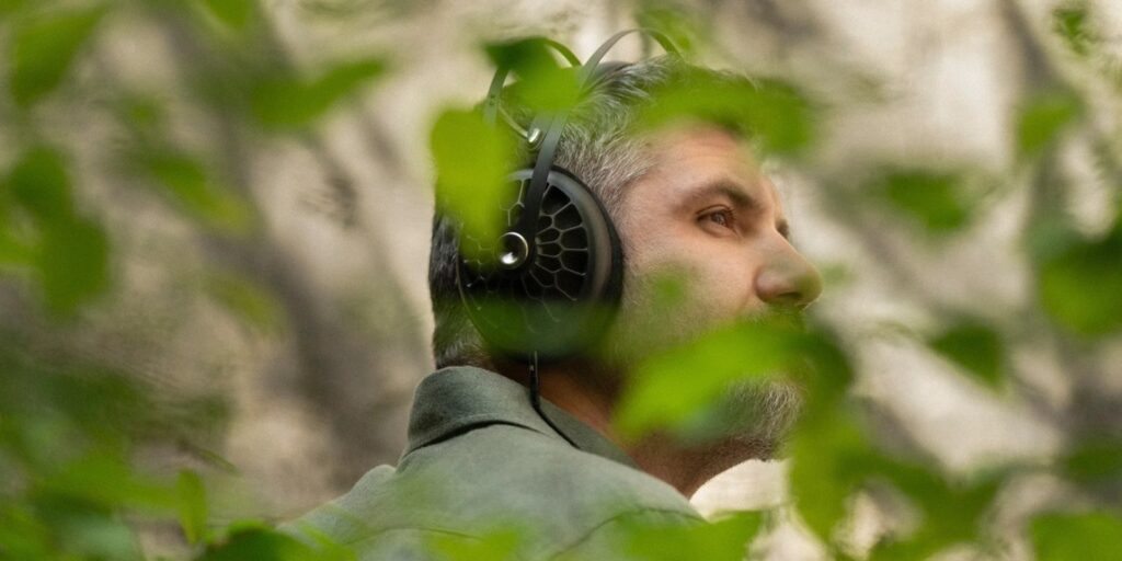 Meze-105-AER-headphones-news-main - MGY OU Meze 105 AER ausinės jau prekyboje