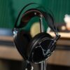 Meze Arta – open back headphones in Manta Chrome headphone stand